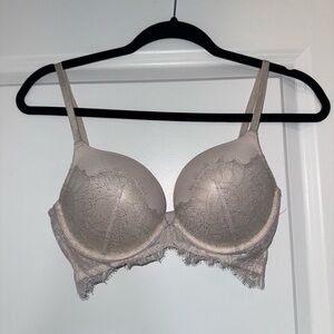 Victoria's Secret Beige Lace Bra